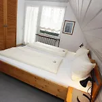 Zum Rebstock 3*