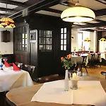 Hotel Zum Rebstock 3*