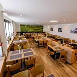 Hotel Zum Rebstock 3*